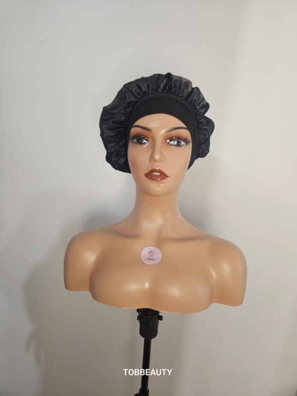 Bonnet en satin – Image 2