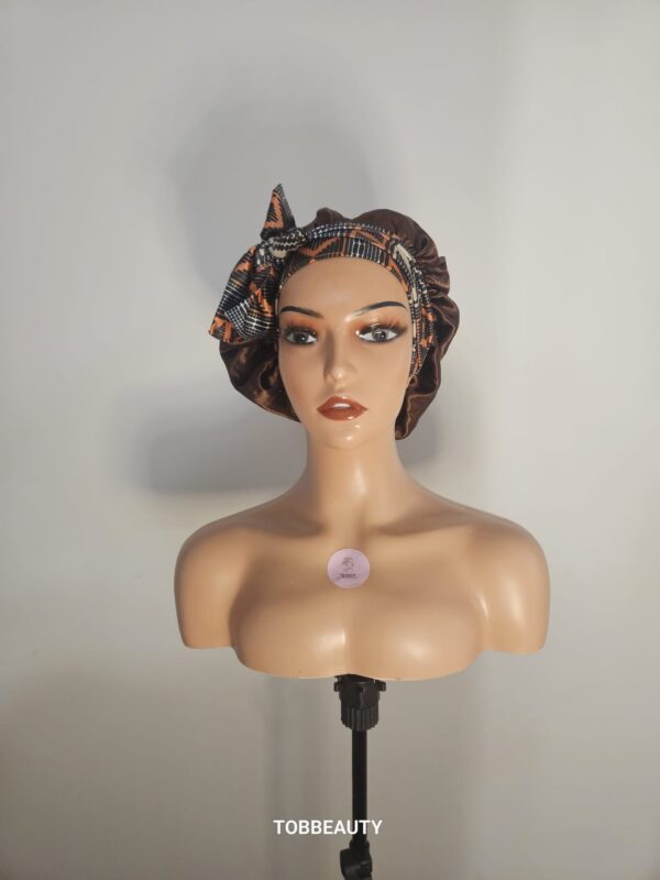 Bonnet en satin avec corde – Image 12